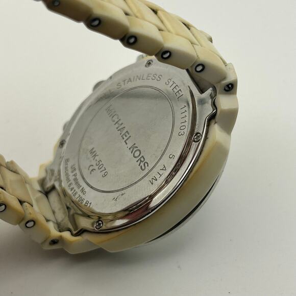 Michael Kors Runway MK-5079 White Acrylic Band Women’s Watch New Battery main image 6